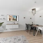 Stilvolle Im Historischen Zentrum Fuer 6 Personen Und Parkplatz Apartament *