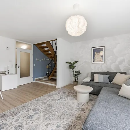 Stilvolle Im Historischen Zentrum Fuer 6 Personen Und Parkplatz Appartement *
