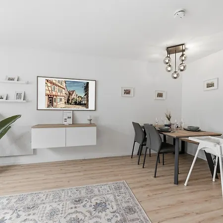 Stilvolle Im Historischen Zentrum Fuer 6 Personen Und Parkplatz Apartmán *