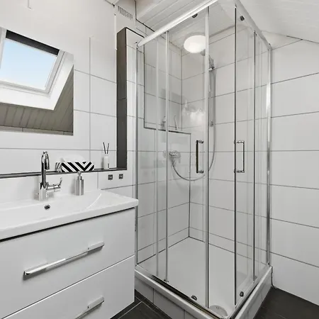 Stilvolle Im Historischen Zentrum Fuer 6 Personen Und Parkplatz Daire *