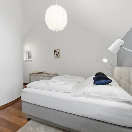 Daire Stilvolle Im Historischen Zentrum Fuer 6 Personen Und Parkplatz